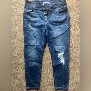 KanCan jeans. Button fly. Great condition. Size 32.